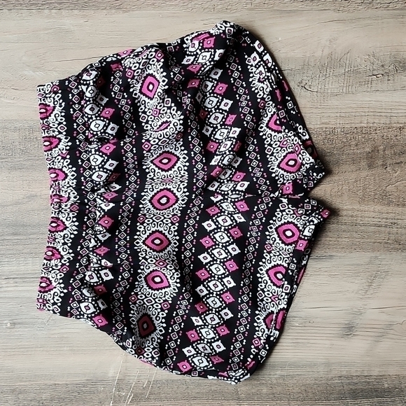 Faded GLORY Black Pink And White Patterned Tank And Shorts Outfit - Picture 4 of 5